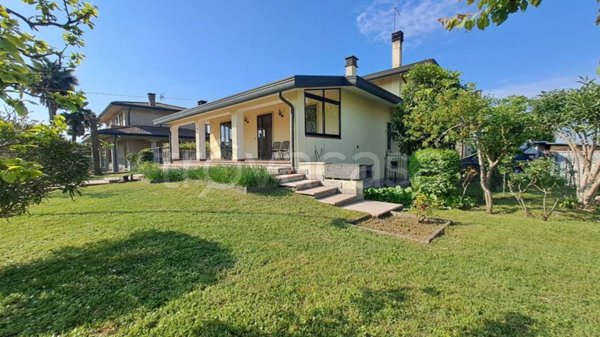 casa indipendente in vendita a Campagna Lupia in zona Lova