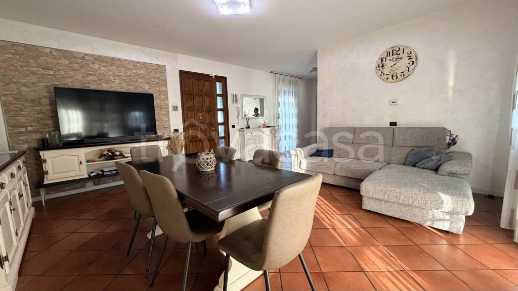 appartamento in vendita a Campagna Lupia in zona Lova