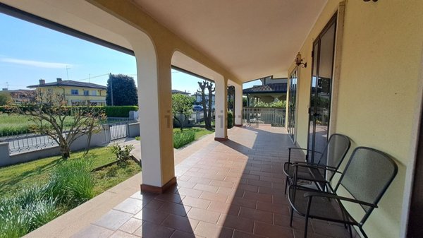 casa indipendente in vendita a Campagna Lupia in zona Lova