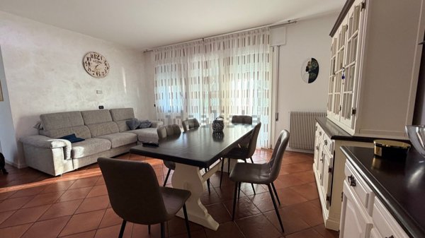 appartamento in vendita a Campagna Lupia in zona Lova