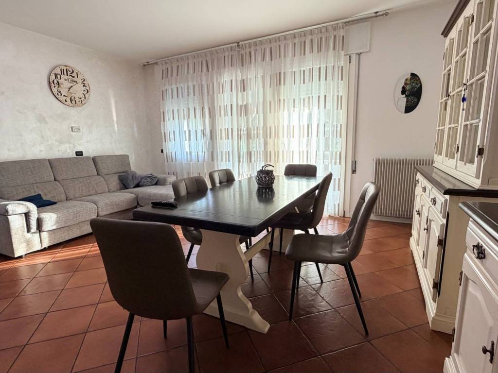 appartamento in vendita a Campagna Lupia in zona Lova