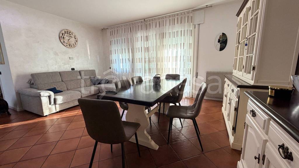appartamento in vendita a Campagna Lupia in zona Lova