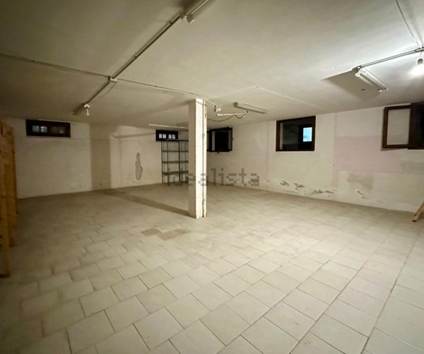 locale di sgombero in vendita a Campagna Lupia in zona Lova