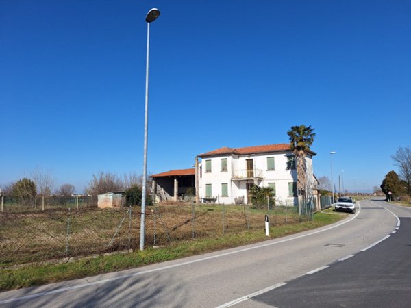 casa indipendente in vendita a Campagna Lupia in zona Lova