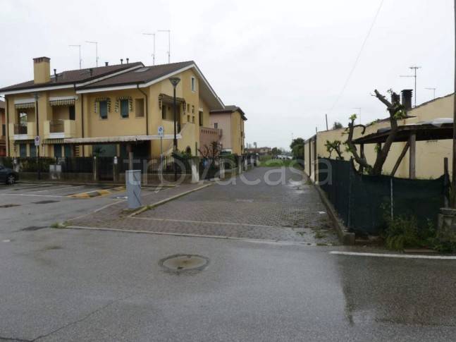 terreno edificabile in vendita a Campolongo Maggiore