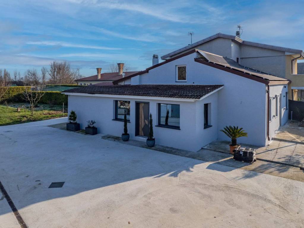 casa indipendente in vendita a Campolongo Maggiore in zona Bojon