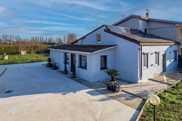casa indipendente in vendita a Campolongo Maggiore in zona Bojon