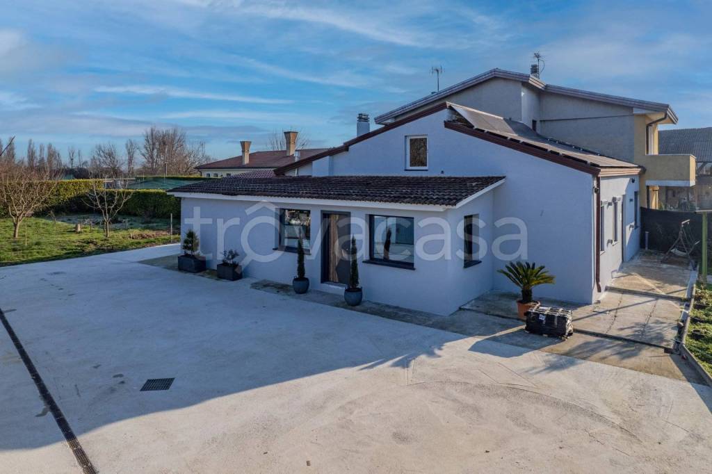 casa indipendente in vendita a Campolongo Maggiore in zona Bojon