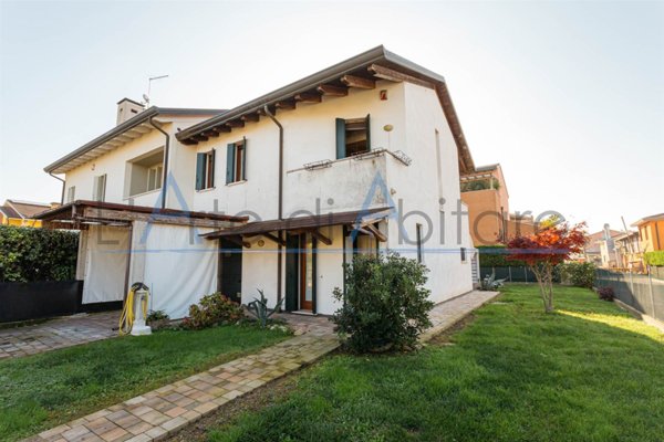 casa indipendente in vendita a Campolongo Maggiore in zona Bojon