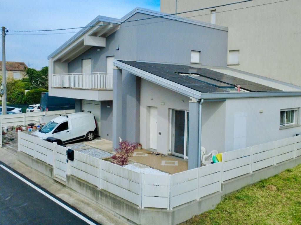 casa indipendente in vendita a Campolongo Maggiore in zona Bojon