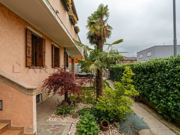 casa indipendente in vendita a Campolongo Maggiore in zona Liettoli