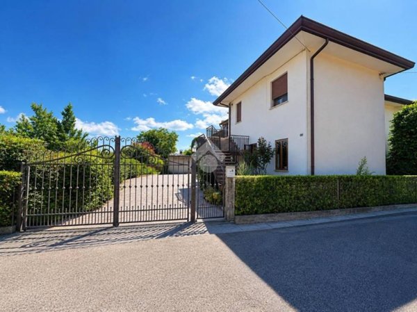 casa indipendente in vendita a Campolongo Maggiore in zona Bojon