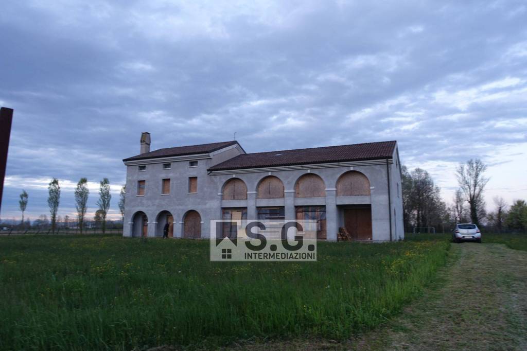 casa indipendente in vendita a Campolongo Maggiore in zona Bojon