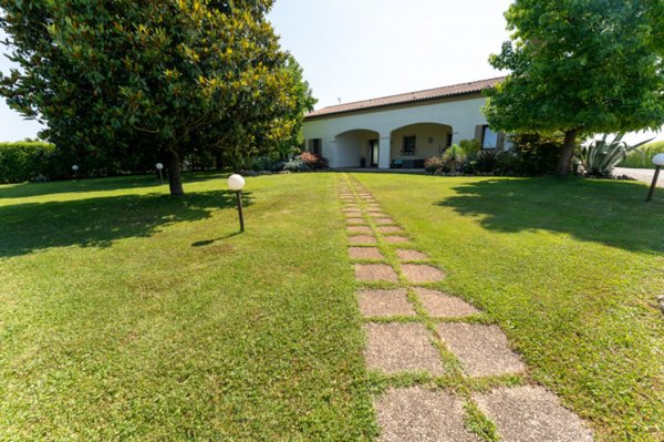 casa indipendente in vendita a Campolongo Maggiore in zona Bojon