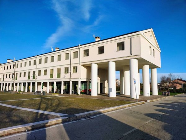 locale commerciale in vendita a Camponogara in zona Prozzolo