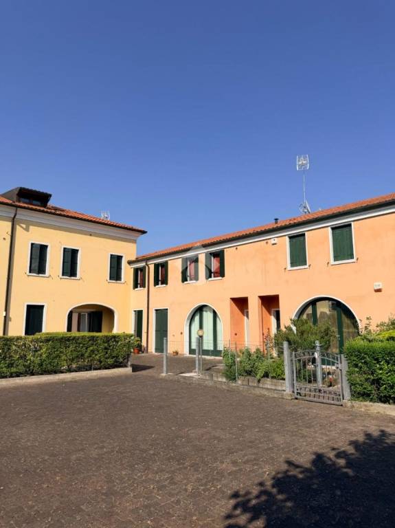 appartamento in vendita a Camponogara in zona Prozzolo