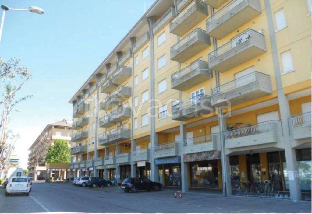 negozio in vendita a Caorle in zona Porto Santa Margherita