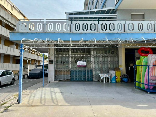 negozio in vendita a Caorle in zona Porto Santa Margherita