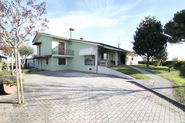 casa indipendente in vendita a Caorle in zona Ottava Presa