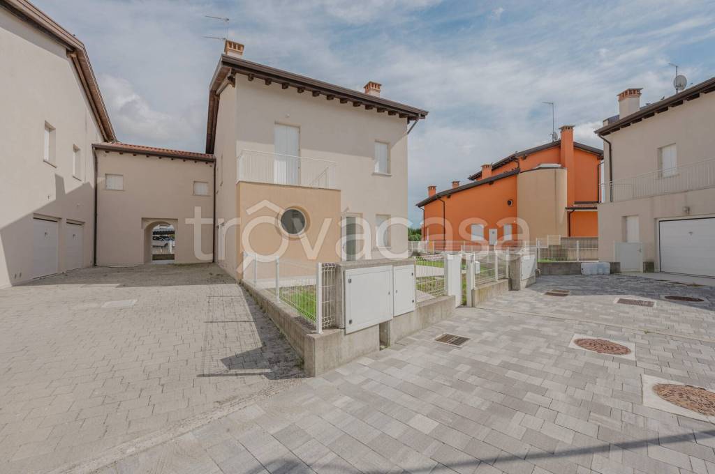casa indipendente in vendita a Caorle in zona Ottava Presa