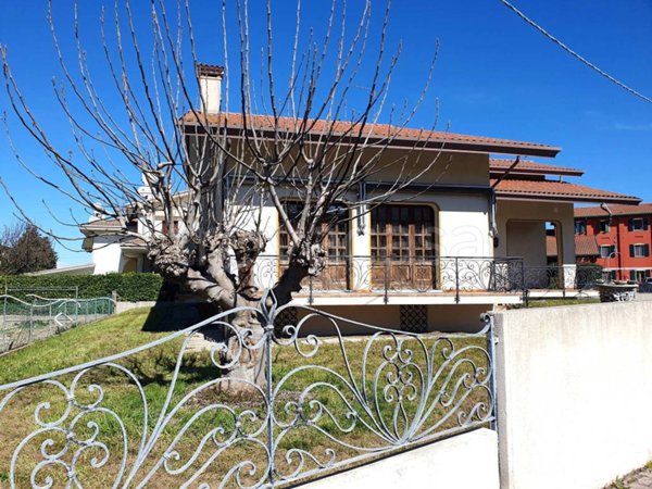 casa indipendente in vendita a Caorle