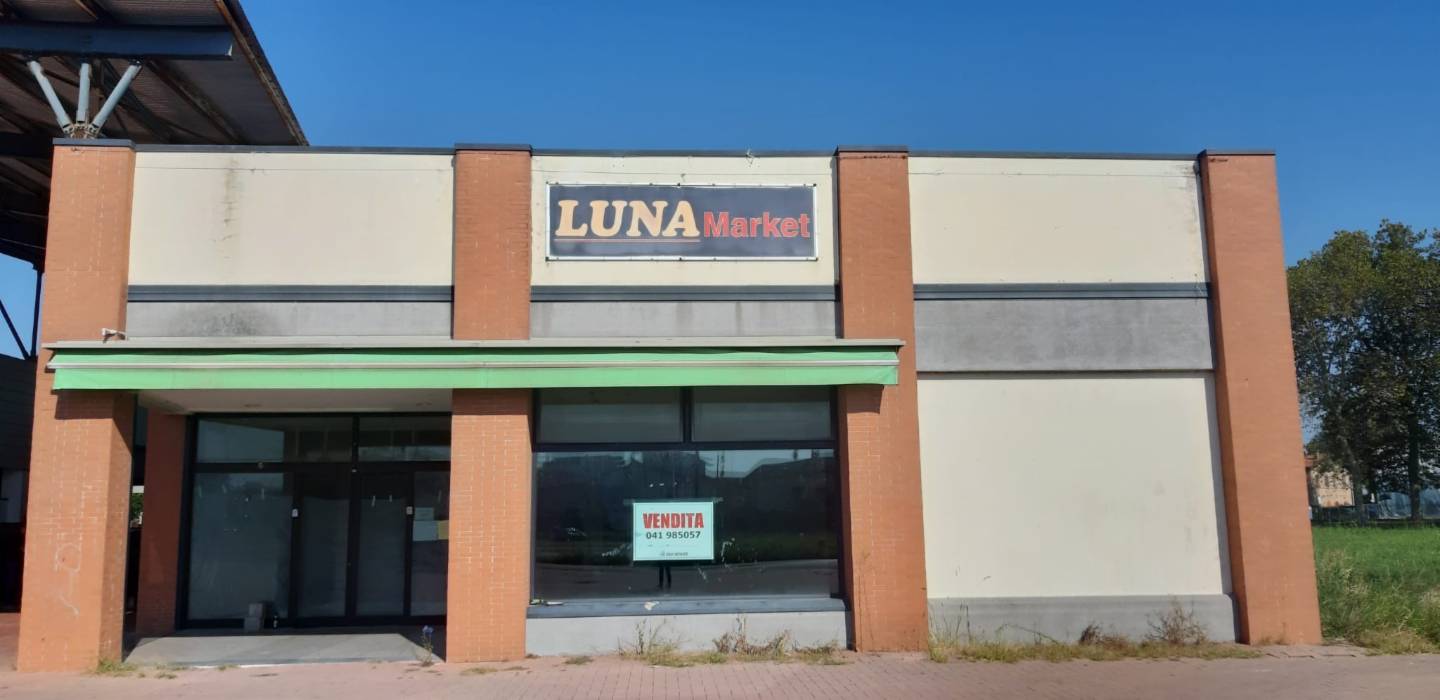 locale commerciale in vendita a Caorle