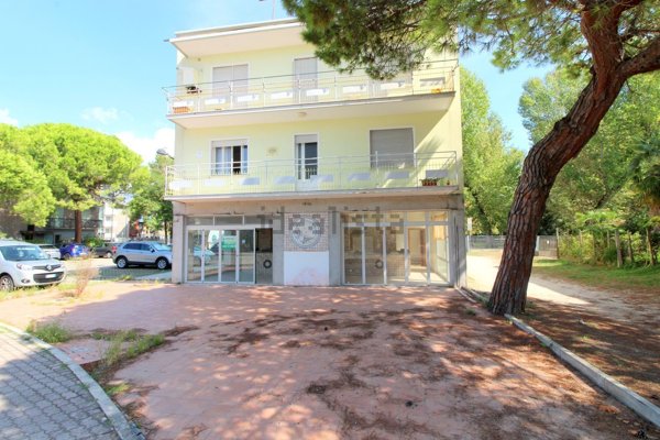 locale commerciale in vendita a Caorle