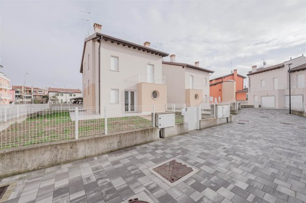 casa indipendente in vendita a Caorle in zona Ottava Presa