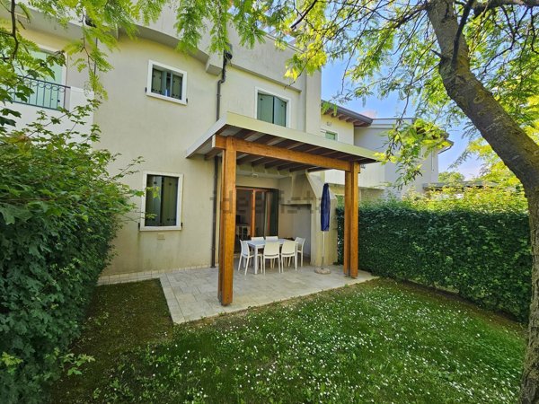 casa indipendente in vendita a Caorle
