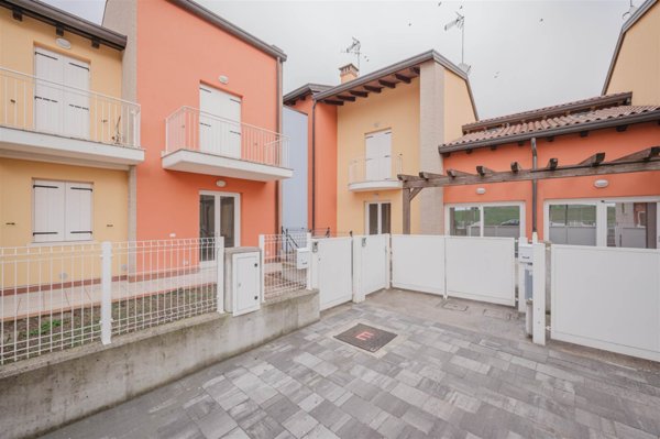 casa indipendente in vendita a Caorle in zona Ottava Presa