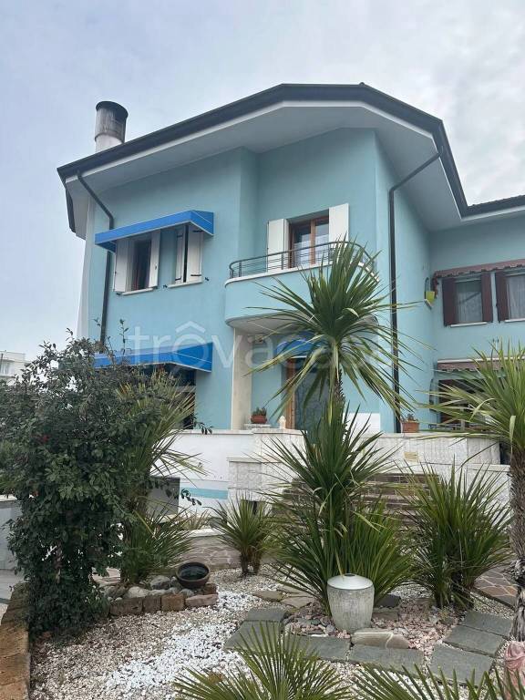 casa indipendente in vendita a Caorle
