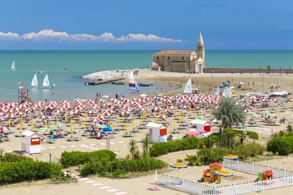 negozio in vendita a Caorle in zona Porto Santa Margherita