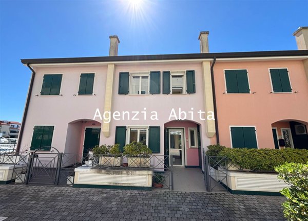 casa indipendente in vendita a Caorle