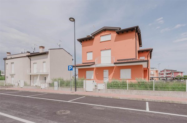 casa indipendente in vendita a Caorle