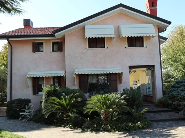 casa indipendente in vendita a Caorle