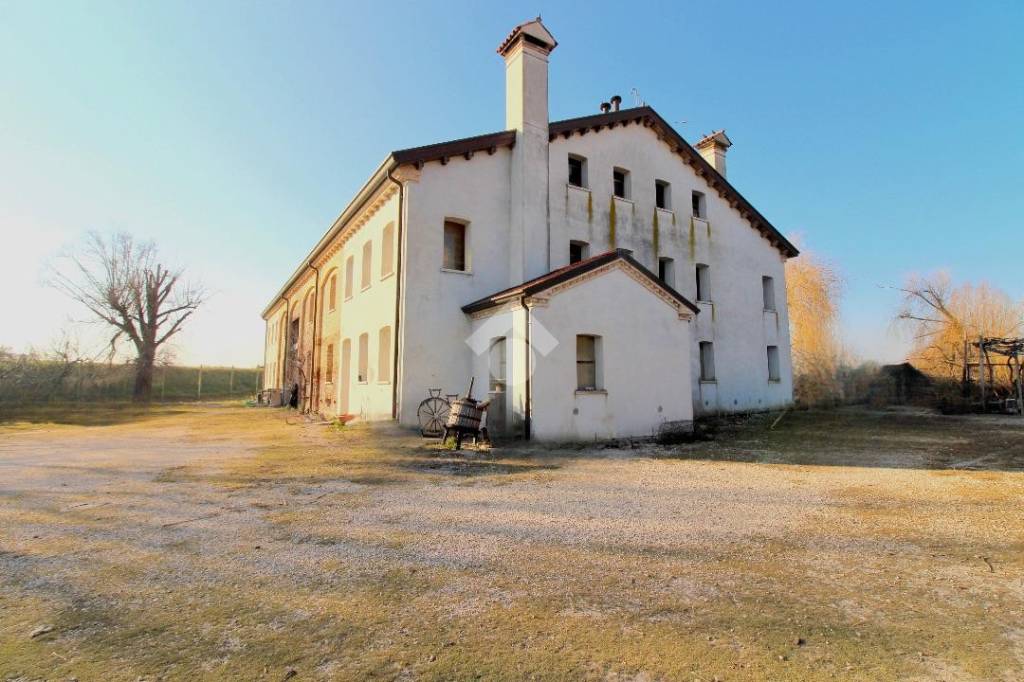 casa indipendente in vendita a Caorle