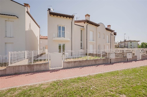 casa indipendente in vendita a Caorle in zona Ottava Presa