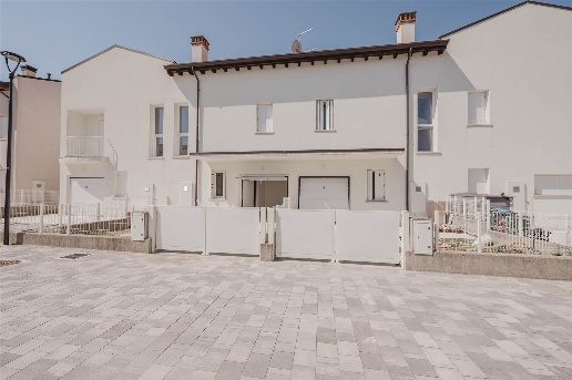 casa indipendente in vendita a Caorle in zona Ottava Presa