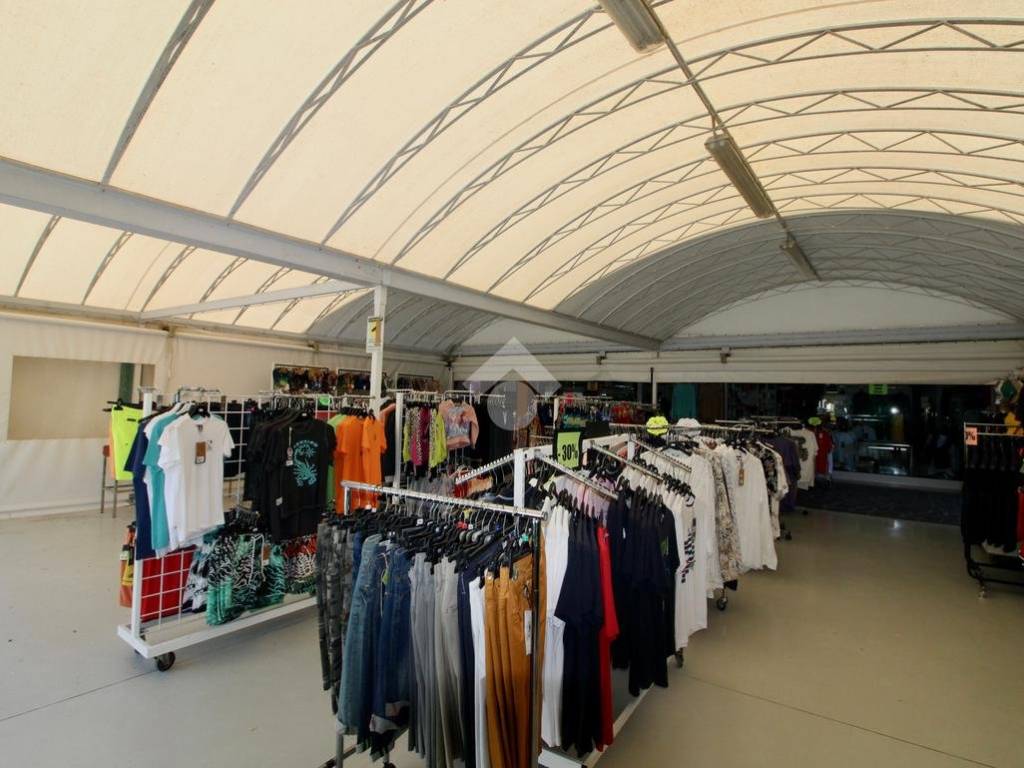 negozio in vendita a Caorle in zona Porto Santa Margherita