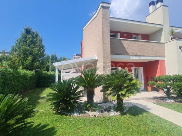 casa indipendente in vendita a Caorle