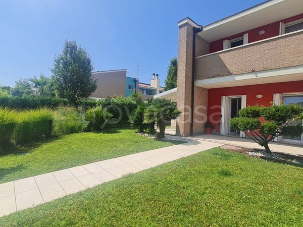 casa indipendente in vendita a Caorle