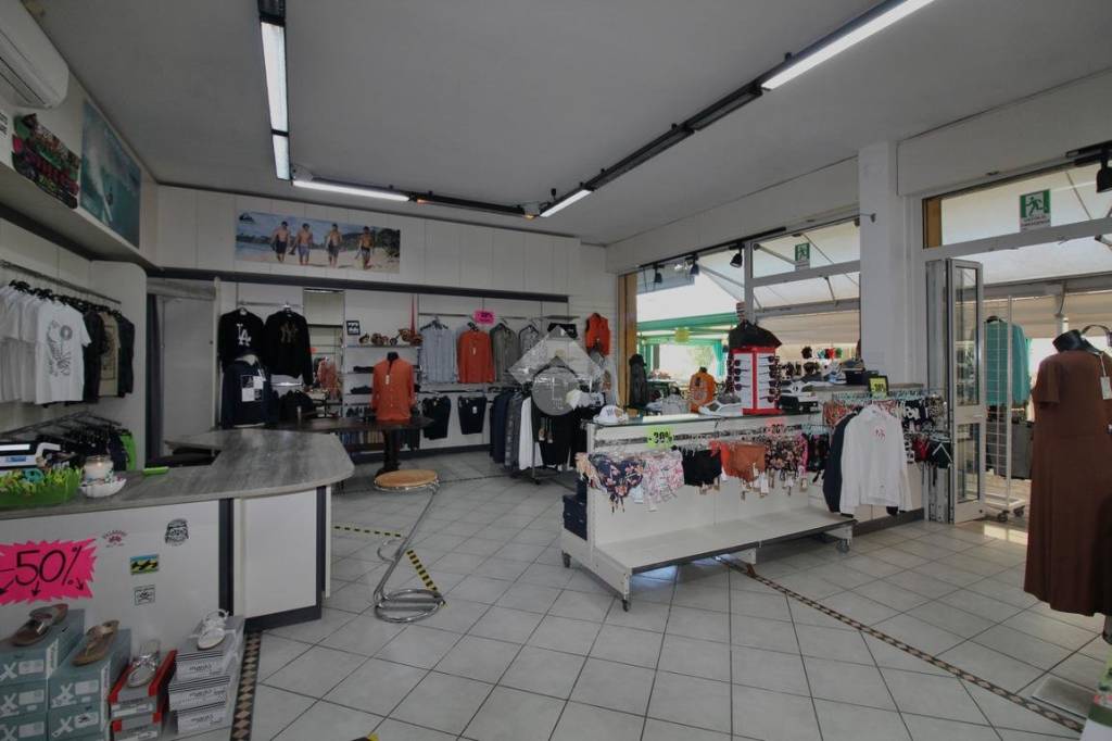 negozio in vendita a Caorle in zona Porto Santa Margherita