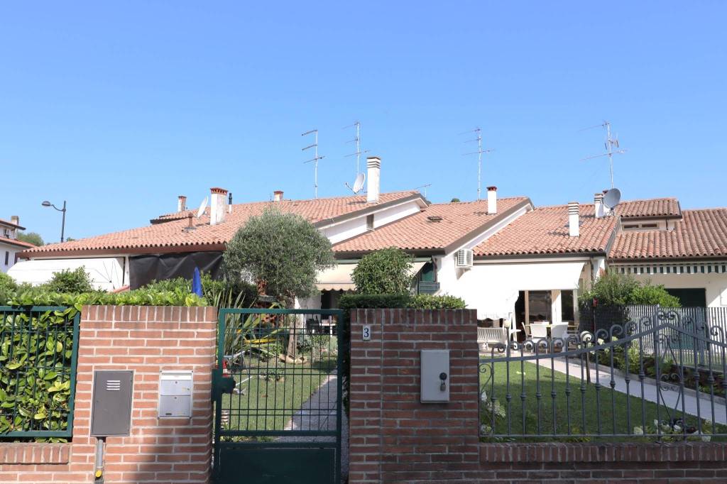casa indipendente in vendita a Caorle