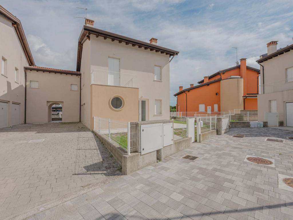 casa indipendente in vendita a Caorle in zona Ottava Presa