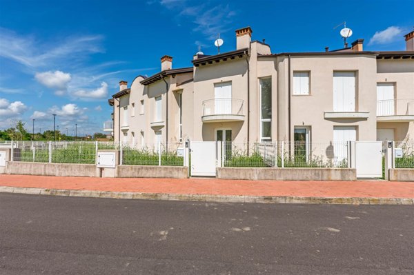 casa indipendente in vendita a Caorle in zona Ottava Presa