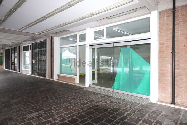 locale commerciale in vendita a Caorle