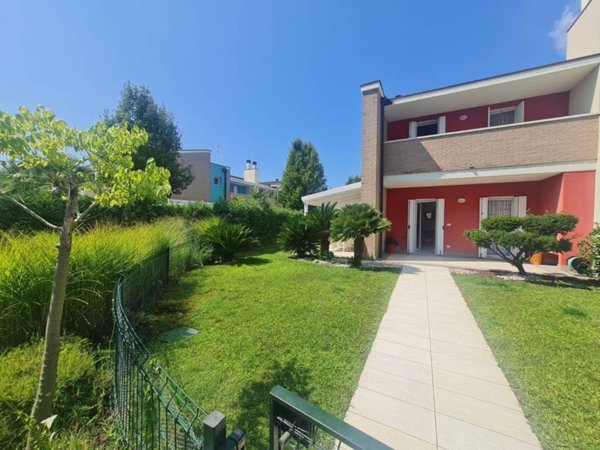 casa indipendente in vendita a Caorle