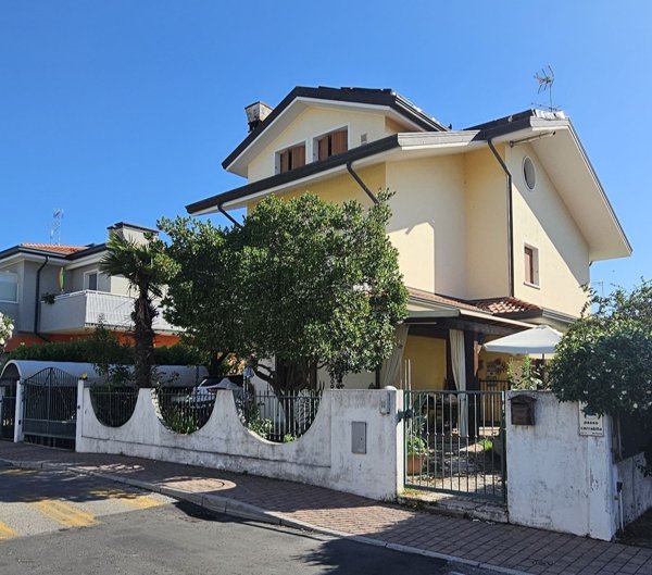 casa indipendente in vendita a Caorle
