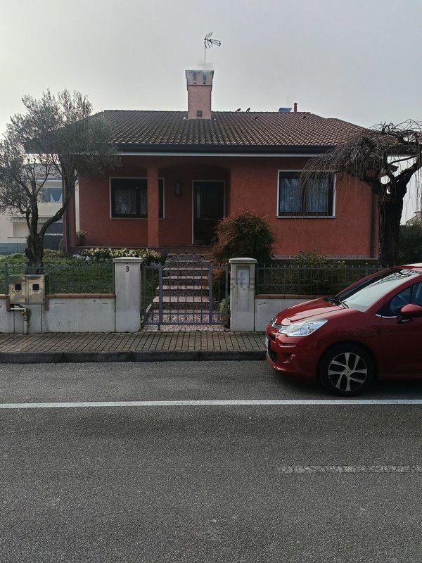 casa indipendente in vendita a Caorle