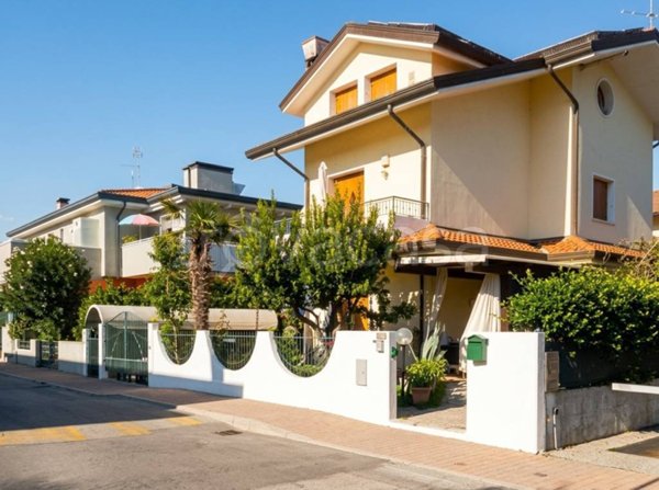 casa indipendente in vendita a Caorle